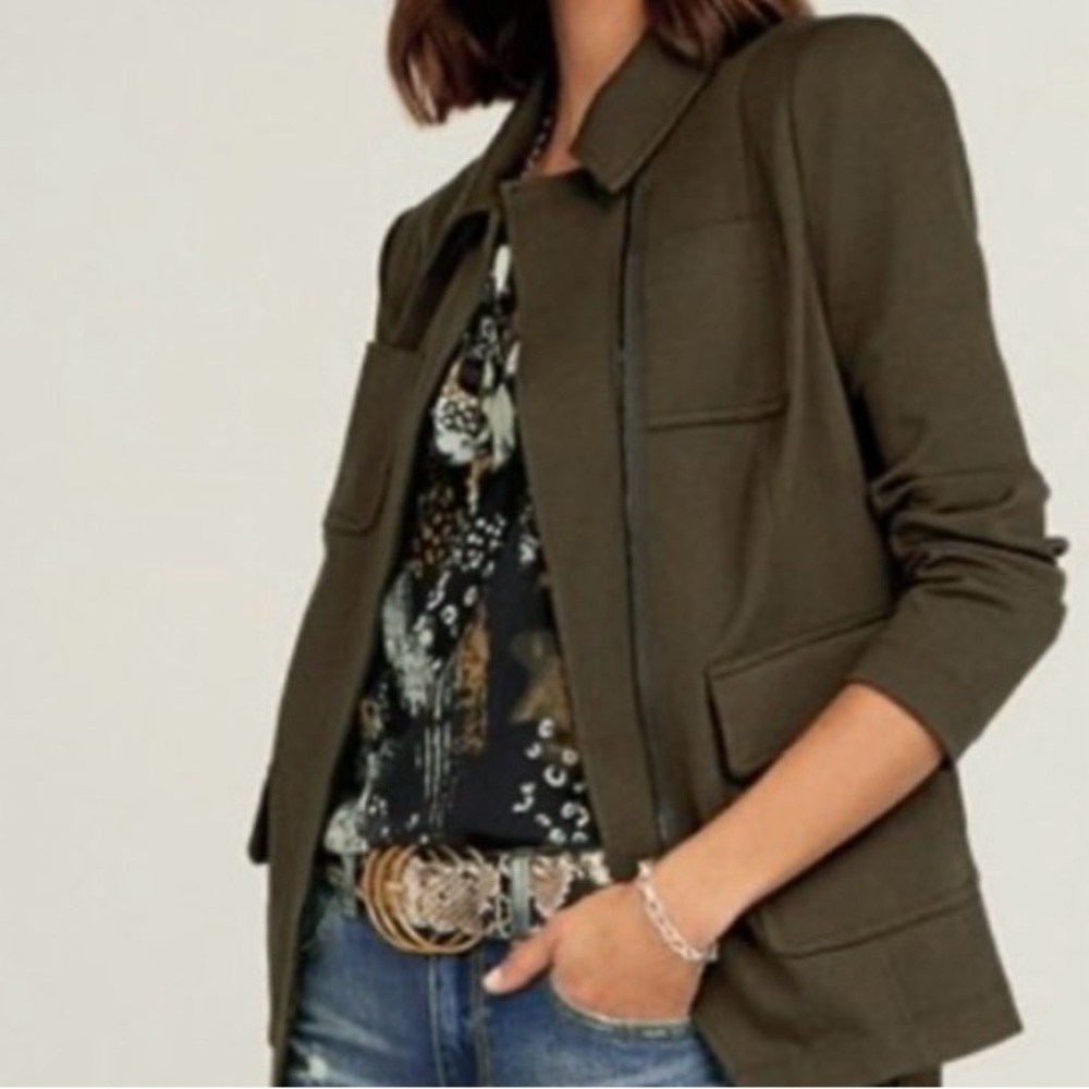 SUMMER SALE Cabi Incandescent Top - Picture 4 of 9